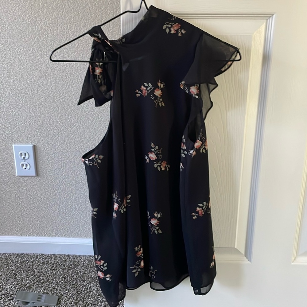 Black Floral BCBG Generation Top